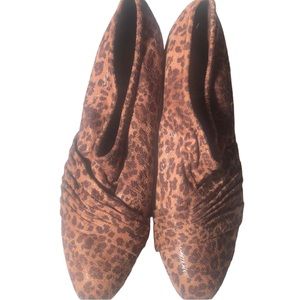 Woman’s IMPO ankle heel animal print booties comfort size 8.5 m w